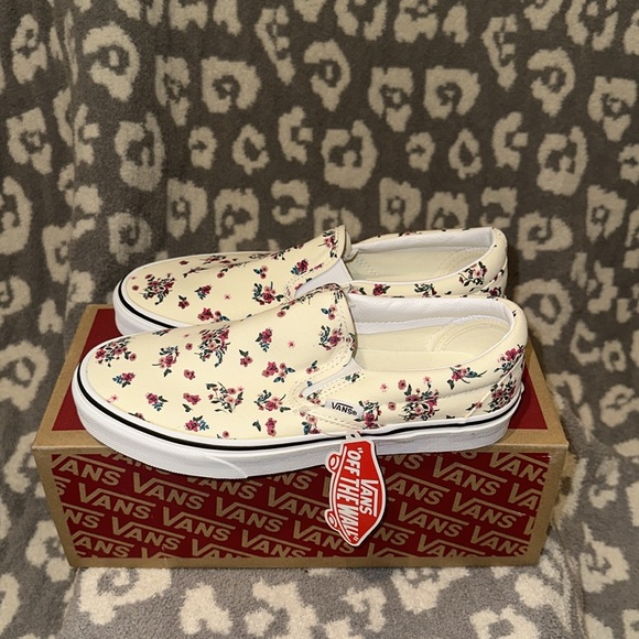 Vans Classic Slip-On Sneakers in Ditsy Floral Classic White/True White New 😍 - Picture 4 of 17